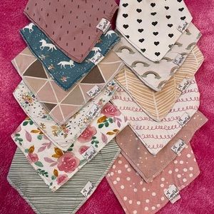 12 Cooper Pearl Banana Bibs